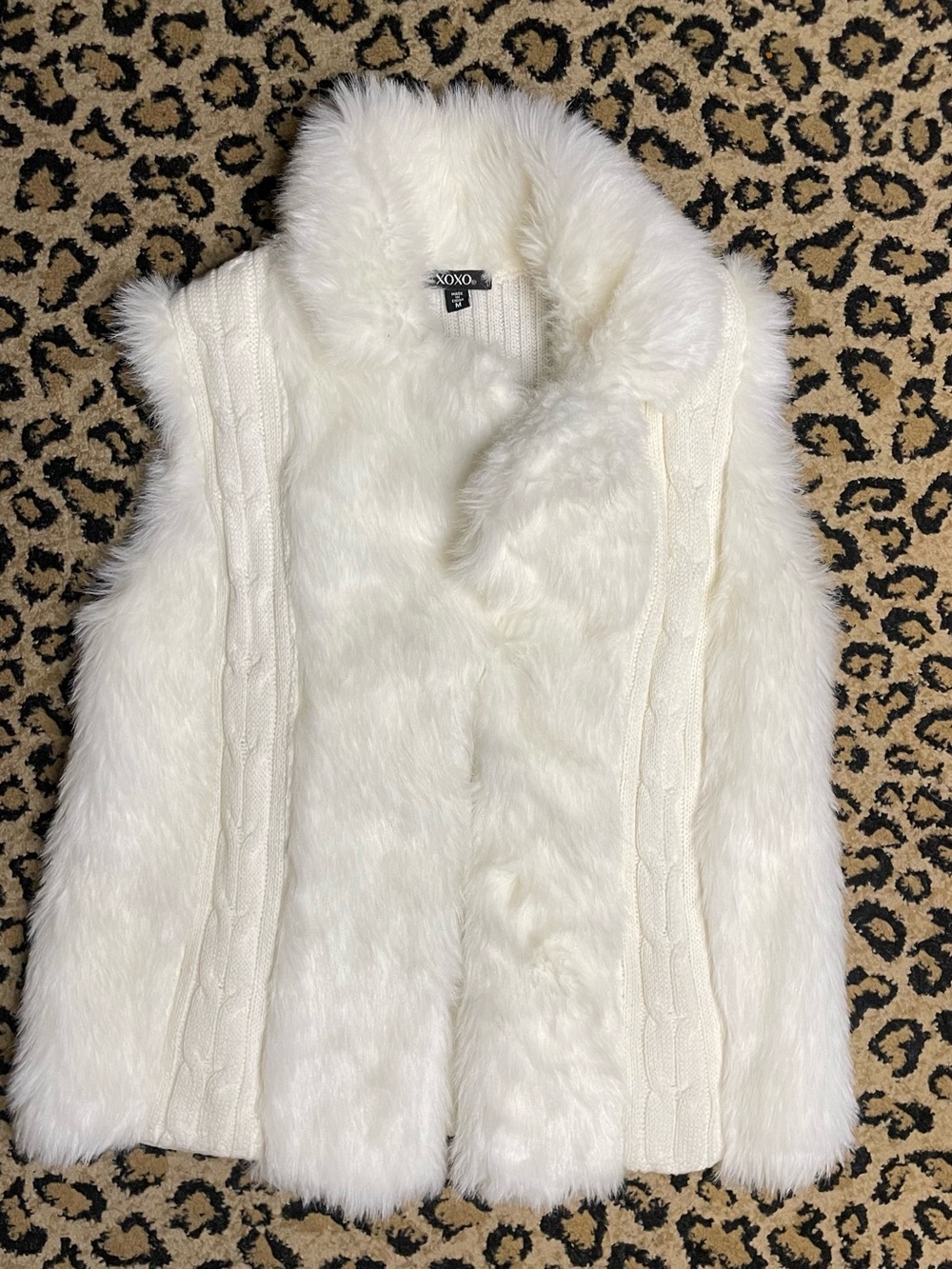 XOXO White Faux Fur Cable Knit Vest Women’s M